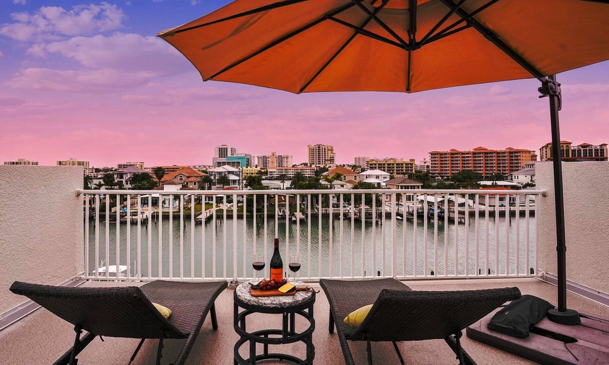 Clearwater Beach Villa | 4 min Walk to Beach, Pool, Private Roof Deck, Ping Pong
