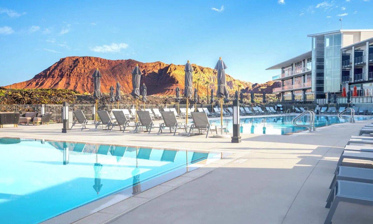 Ivins Hotel | 4 Scenic Rooms for Families & Groups, Surrounded by a Stunning Desert Landscape