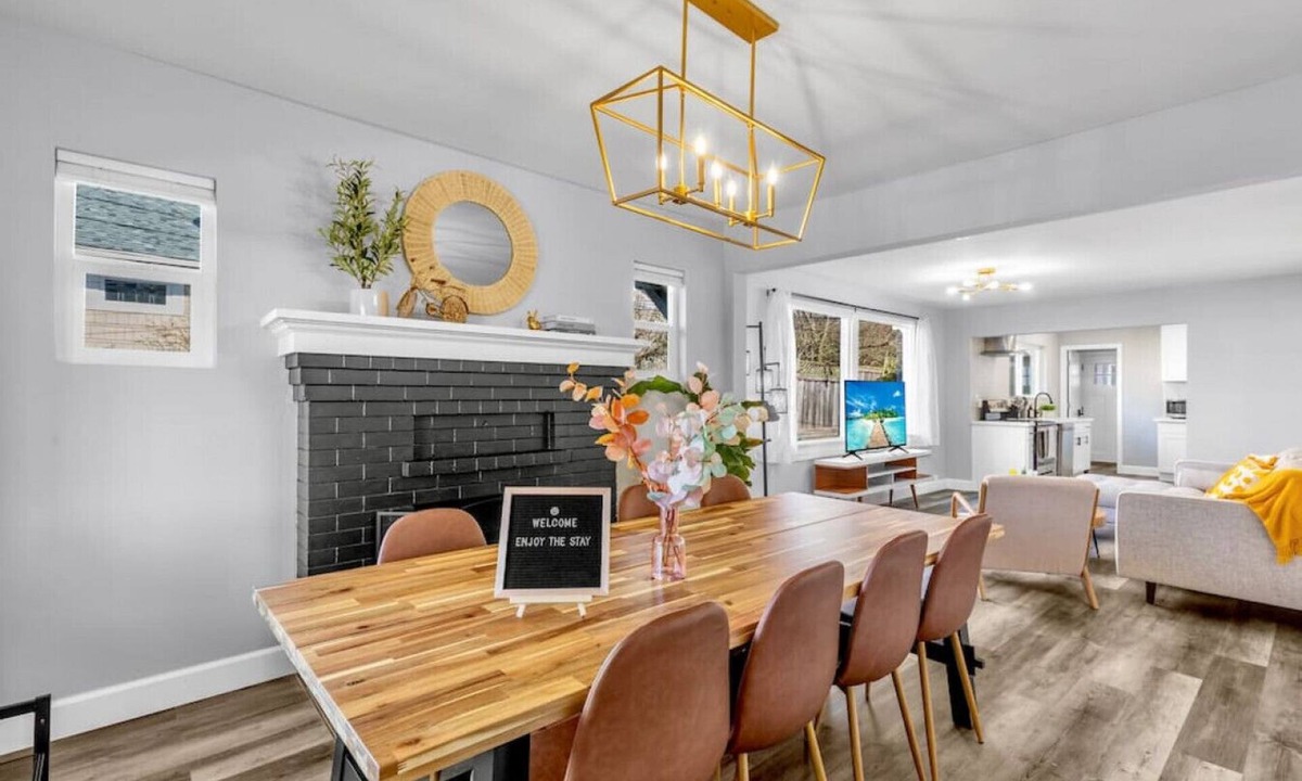 Wallingford House | 4016 Entire+ADU · 6b3b 3 Unit Morden Home close to Greenlake UW & DT