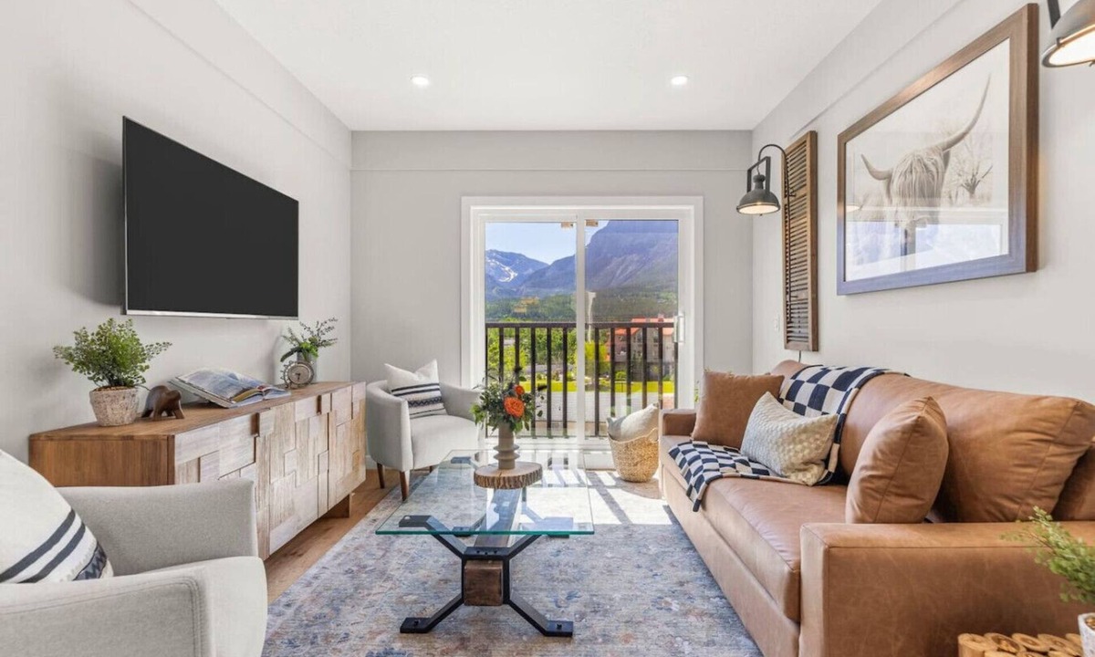 Canmore Villa | 4BR Getaway with MTN View, Balcony Near DT & Banff!