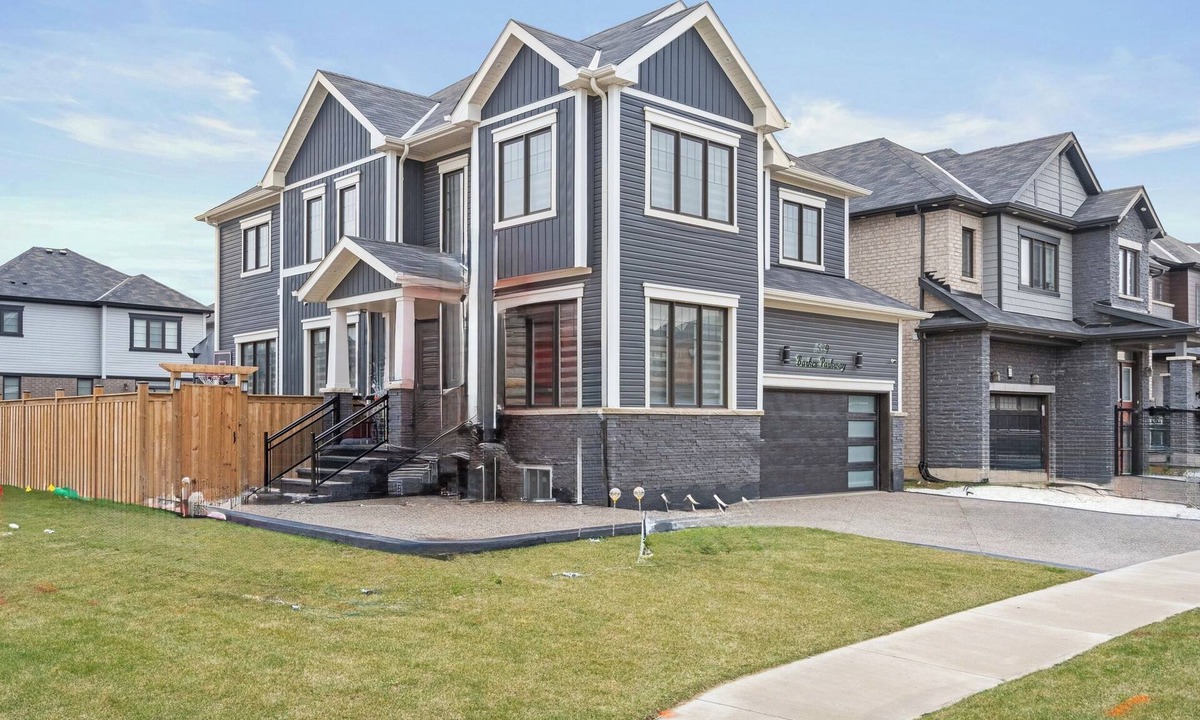Thorold House | 4BR Home w/Hot Tub & BBQ Near Niagara Falls
