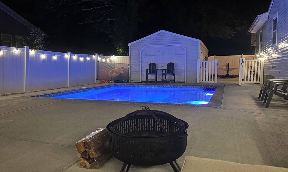 Villas House | 4BR house in Lower Township with Inground swimming pool, large patio, WiFi, AC.