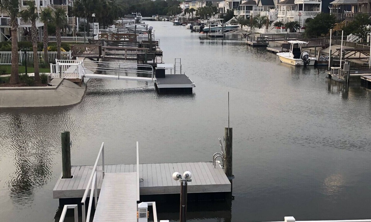 Ocean Isle Beach Cottage | 5 Bedroom Canal Cottage - 2 Min Walk To Beach Access - Boat Dock, Hot Tub, Kayak