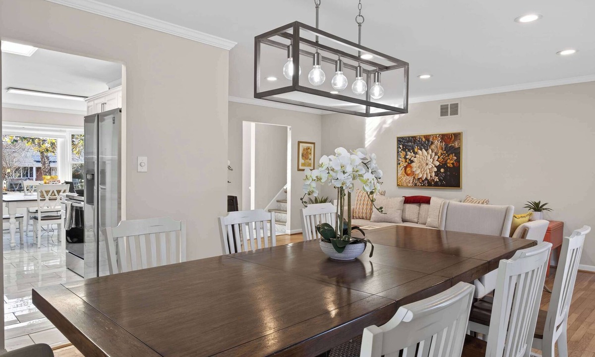 Colesville House | 5 bedrooms with 4 Full Bath, Fire Pit, BBQ and Plush Amen on 1/2 acre