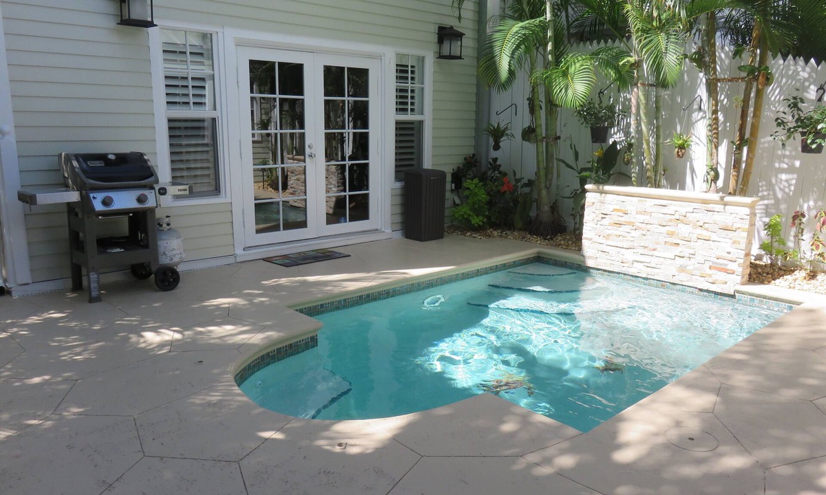 Bahama Village House | 5 STAR HOME 3/2 1/2 + 1/1 cottage, pool, buy 3 weeks get 4th week free.