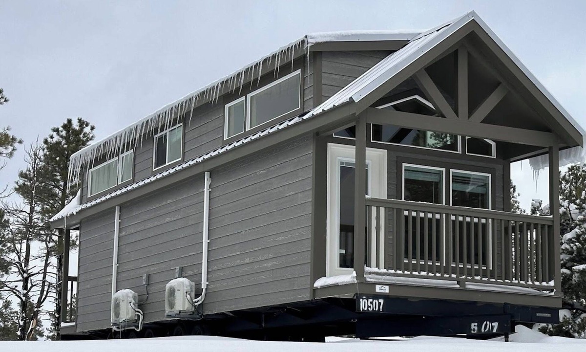 Williams Ski Chalet | 5B Cozy chalet in Beautiful Williams with AC, Wi-Fi, Forest View And Patio.