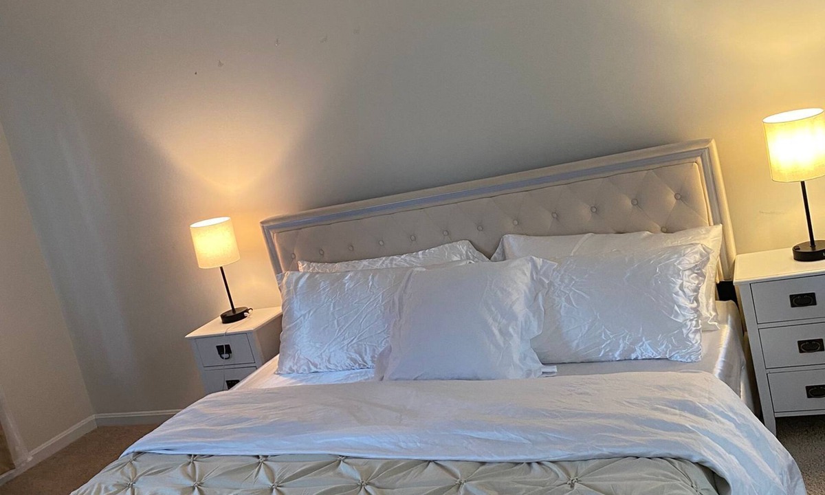 Calverton House | 5bedrooms 7 beds, Free parking, private entry,Free WI-FI Near Washington DC