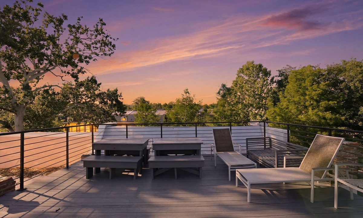 Stronghold House | 5BR DC Rowhouse · Rooftop · Sleeps 14 · Groups