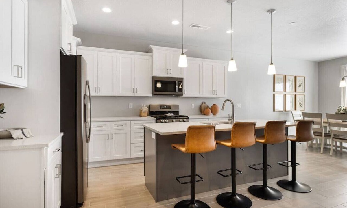 Hurricane Villa | 6 Bed 6 Bath Sleeps 22 w/4 Private Master Suites!