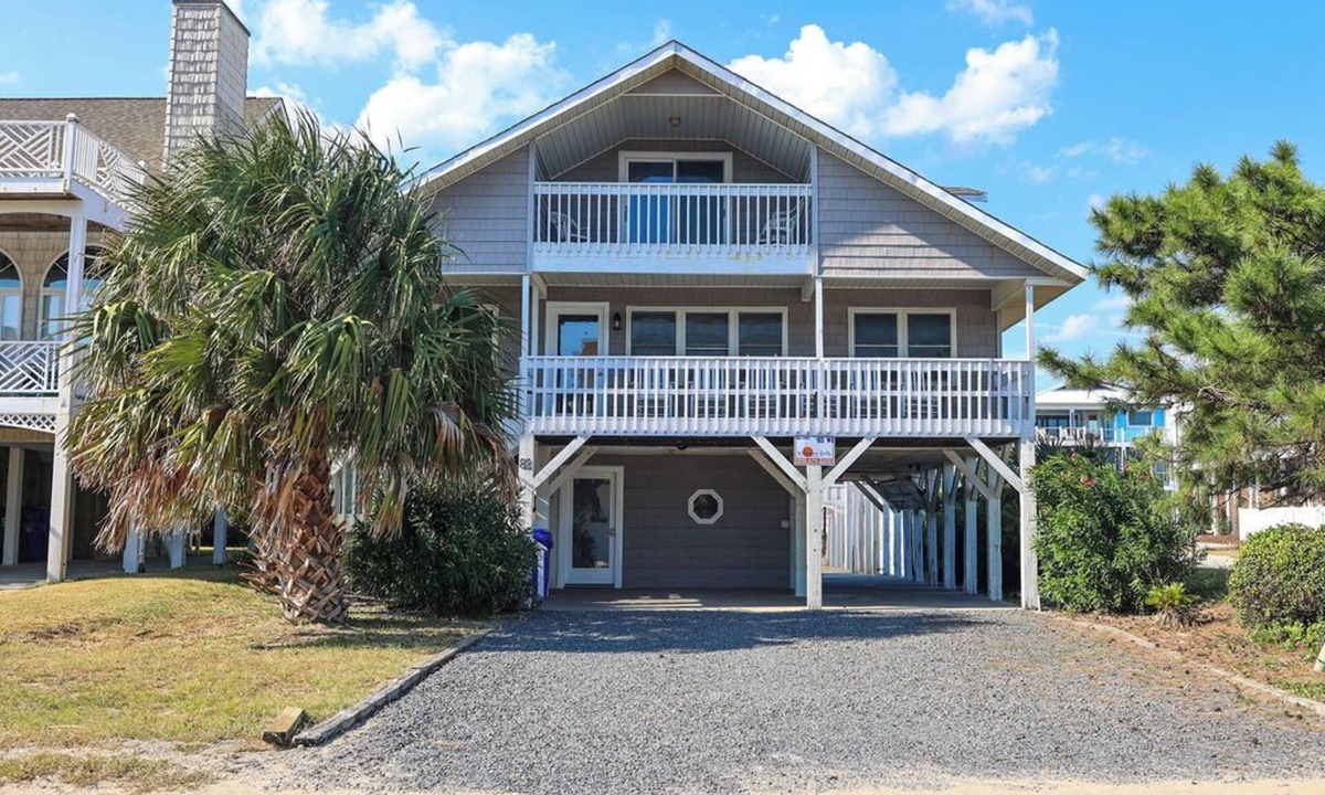 Ocean Isle Beach Cottage | 6-bedroom cottage in wonderful Ocean Isle Beach, 2 min walk to the Beach!