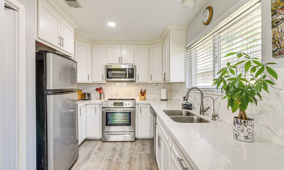 Friendswood Cottage | 6 Mi to Clear Lake: Family Home w/Patio & Yard
