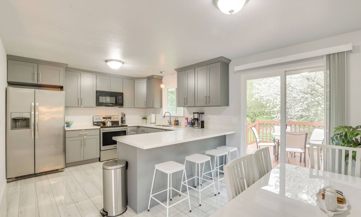 South Beacon Hill Cottage | 6 Mi to Lumen Field: Family-friendly Seattle Stay!