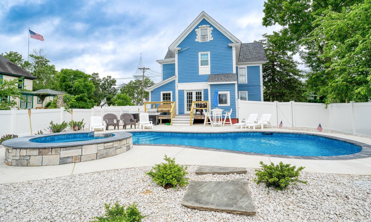 Cape May Court House House | 7 Bedroom, Pool, Volleyball, Beach, Restaurants, Bars