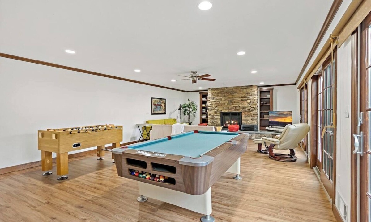 Tysons Bed & Breakfast | 8403 Woodford · Charming | Tysons | Central | 4 bd 3 bth