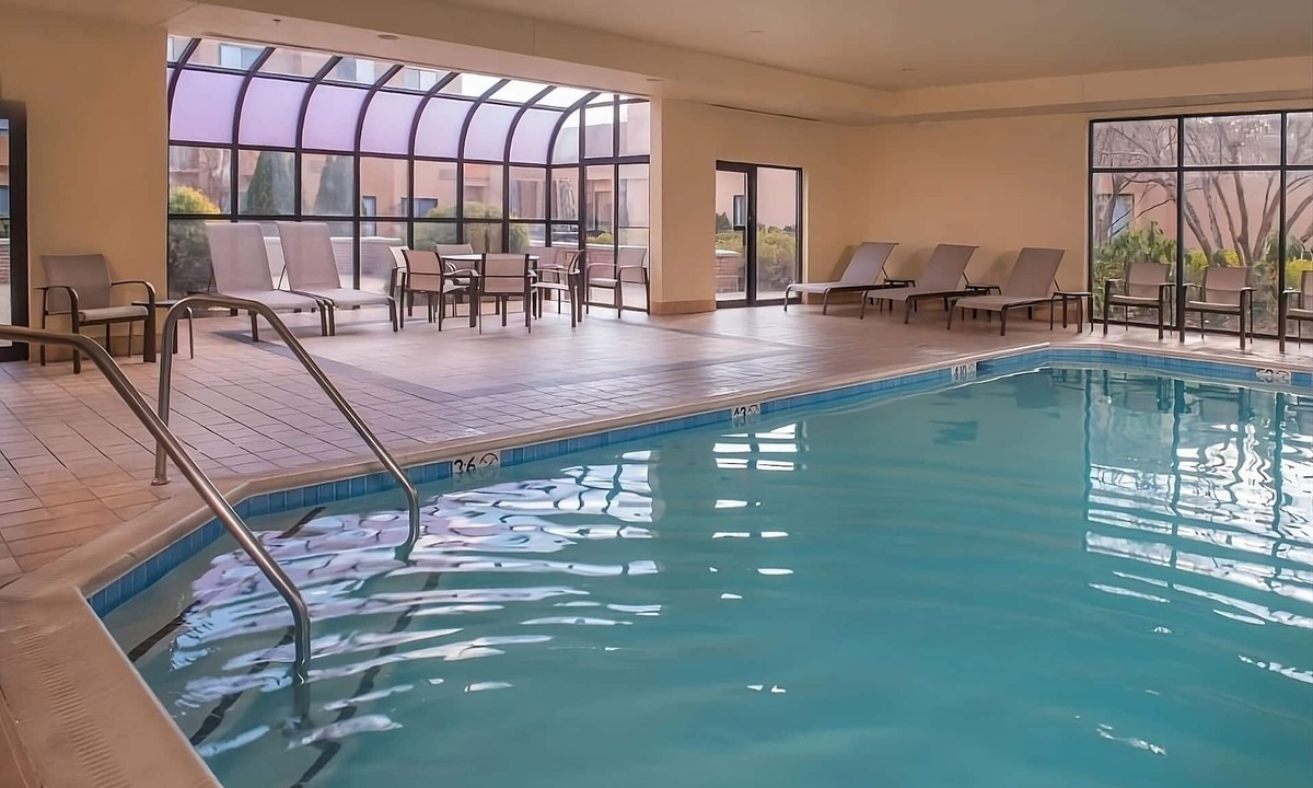 Columbia Hotel | A Place You'll Surely Enjoy! 3 Posh Units, w/Pool, Near Hyper Kidz!
