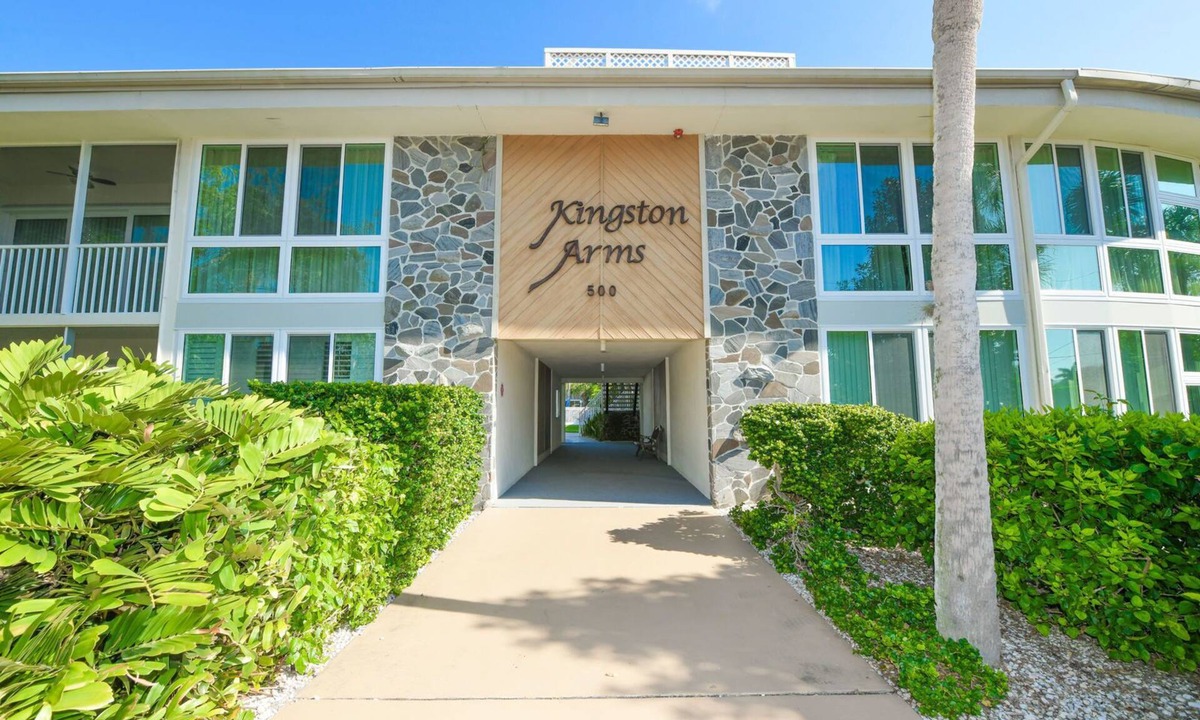 Saint Armands Key Condo | A Prime Location.St Armand's circle, Lido Beach, Shopping, Dinning and Fun
