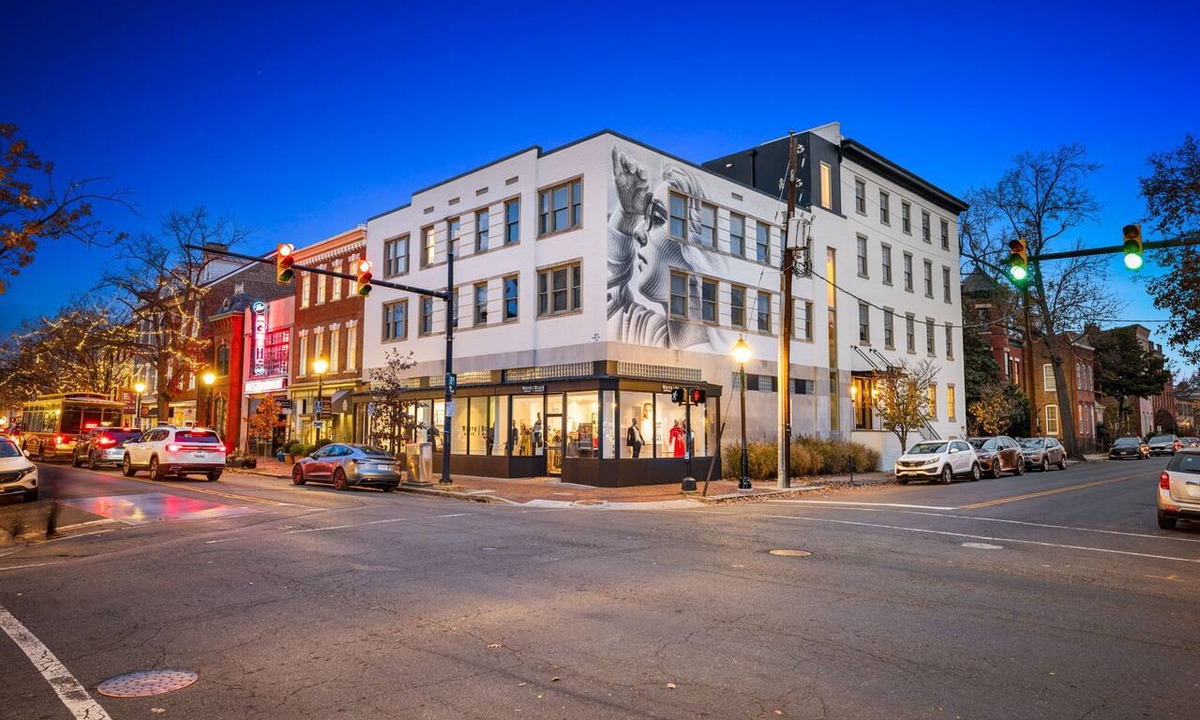 Old Town Alexandria Apartment | A rare find: sun-drenched 2BR corner suite in an 1860 furniture factory turned Art Deco landmark. Bold art, King Street views, boutique-hotel design. Chef's kitchen, in-unit laundry. Steps to Old Town's waterfront. Dogs welcome.