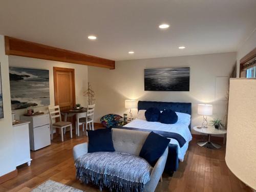 Regional District of Nanaimo House | A Seaside Jacuzzi Escape in Parksville, BC, Canada
