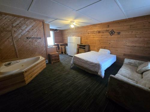 Chassell Apartment | AC4 Northwoods Getaway