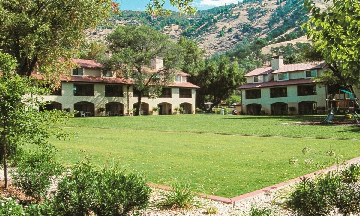 Nice Resort | Adorable 1-bedroom resort by the lake near wineries with AC for Christmas week.