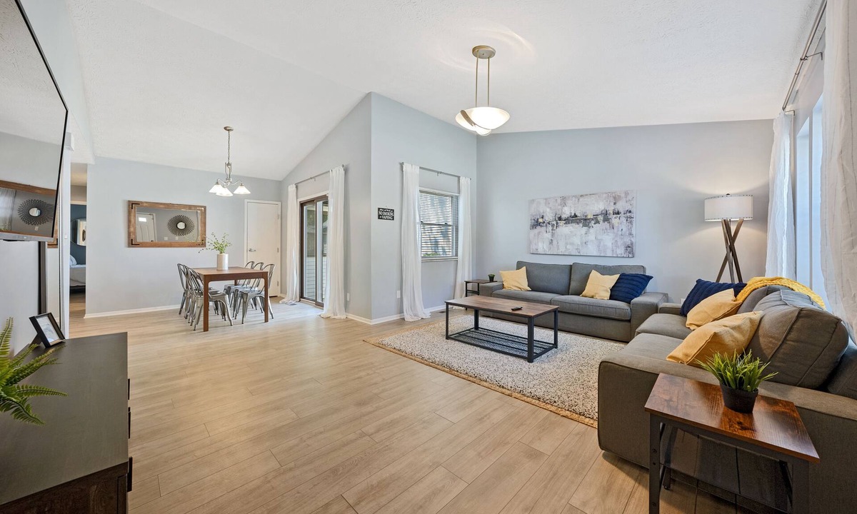 Gahanna House | Adorable 3 bed, 1.5 bath Ranch Home with fenced yard