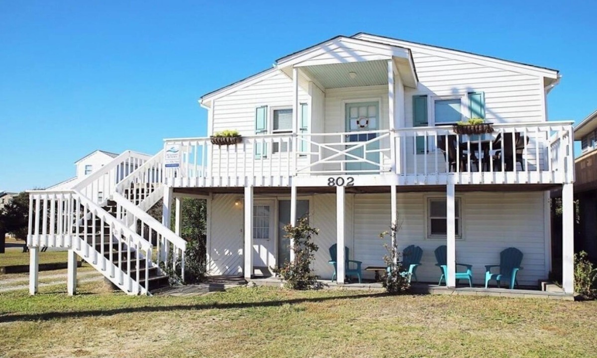 Topsail Beach Cottage | Adorable 5-bedroom cottage/duplex in quaint Topsail Beach! You get both units!