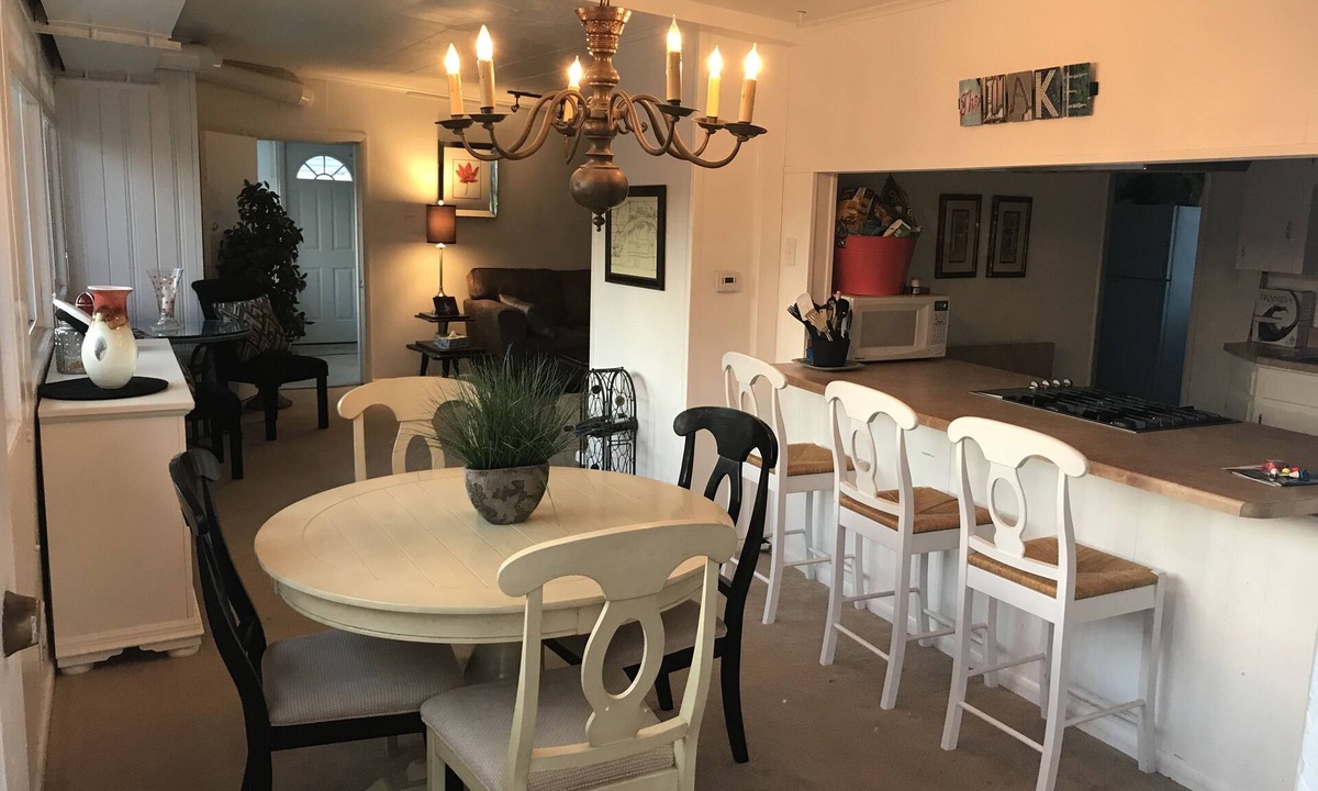 Buckeye Lake House | Adorable Buckeye Lake Cottage Sleeps 10