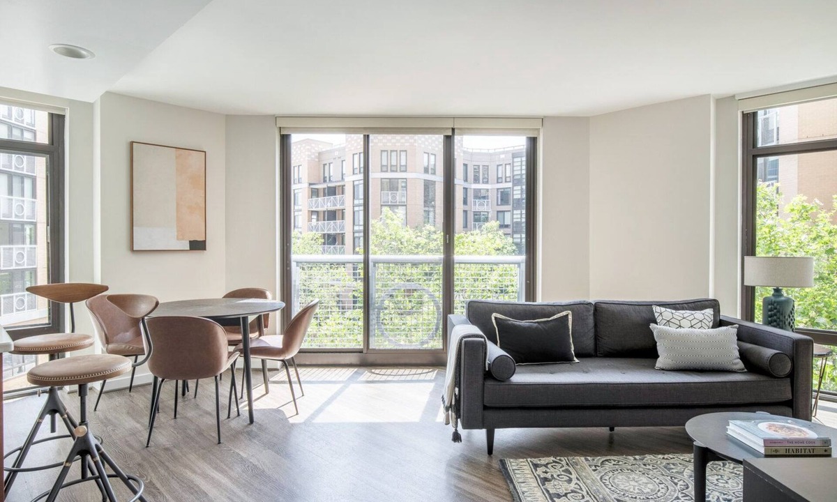 Ballston Apartment | Airy Virginia Square 2BR w/Gym, W/D & Pool, nr Nightlife, by Blueground