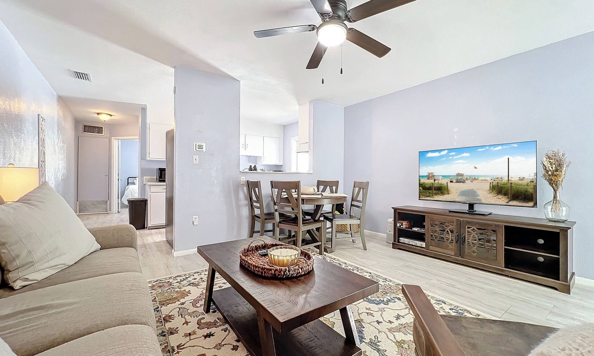 Alta Vista House | Alta Vida, Cozy Duplex Retreat
