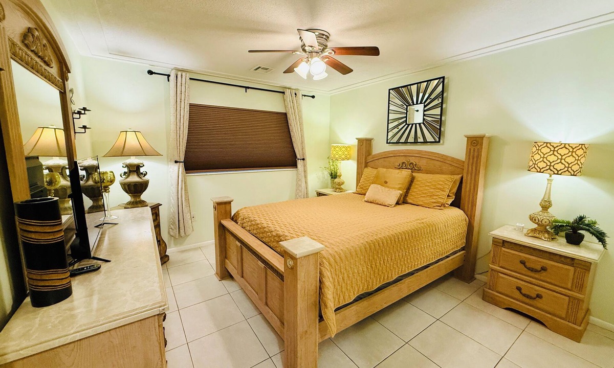 Bayou Oaks House | Always SeaSun, 2 bedroom Sleeps 5, Clean/Updated, Full Kitchen, Internet, Park