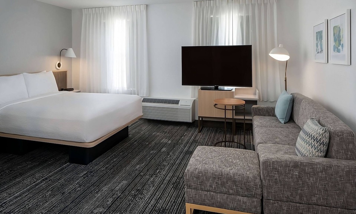Falls Church Hotel | Amazing Modern Suite in an Excellent Location!