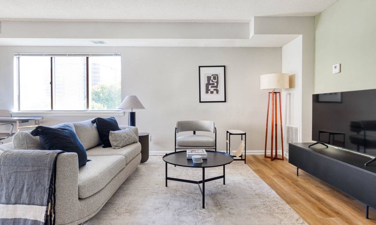 Crystal City Apartment | Amazing Pentagon City 2BR w/W/D & Gym, nr Metro, by Blueground