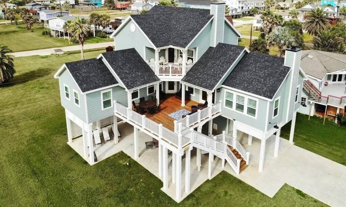 Pirates Beach West House | Amazing views of the gulf from the decks. Welcoming open floor plan.