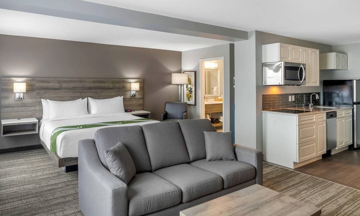 Fredericton Hotel | Amsterdam Inn & Suites, an Ascend Collection Hotel