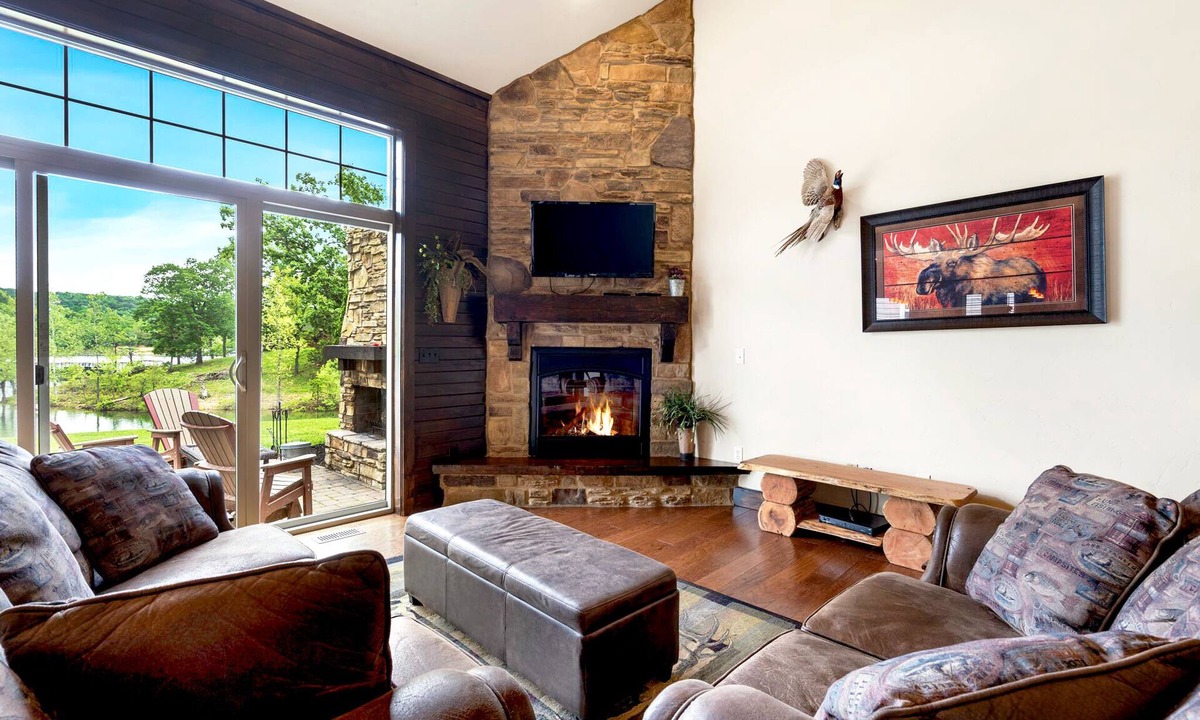 Lampe House | Angler's Getaway Boat Slip + Top Fishing Access with 4Bed Lakefront Home