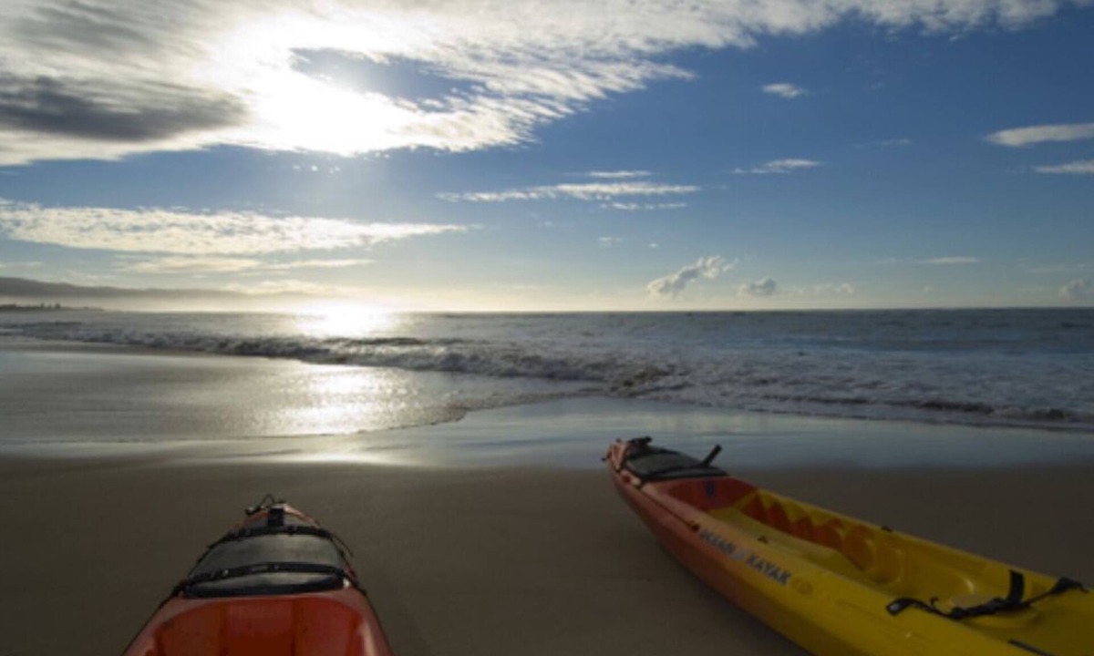 Whitney Beach Boat Rental | Anna Mara