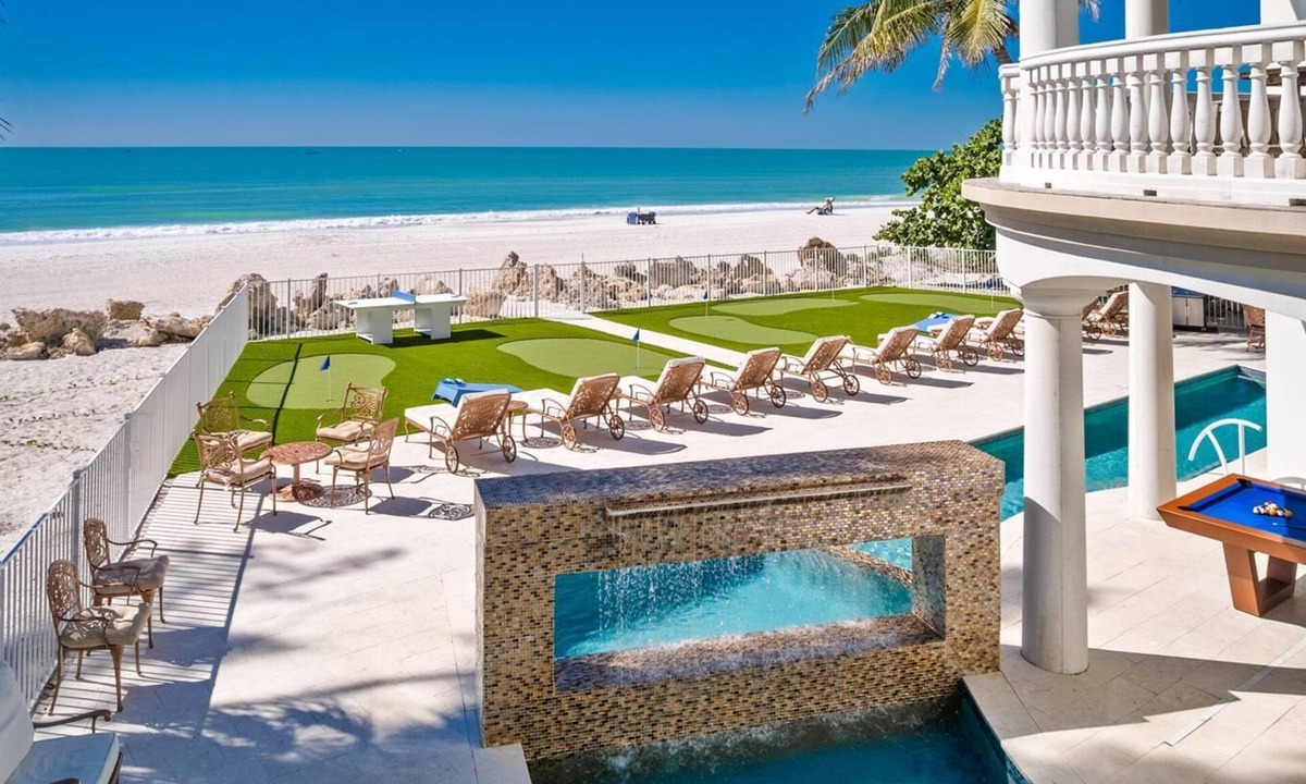 Bradenton Beach House | Anna Maria Grand: Gulf Front! On the Beach! Sleeps 22 by Anna Maria Life Vacation Rentals