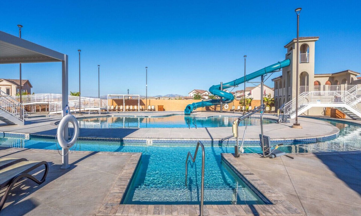 Washington Villa | Arcade, Hoops, Air hockey, Lazy River & Waterslide, Near Zion