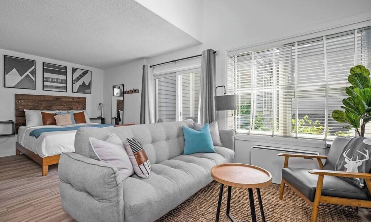 Craigleith Apartment | Arrowhead Retreat | Pool & Shuttle w/Patio