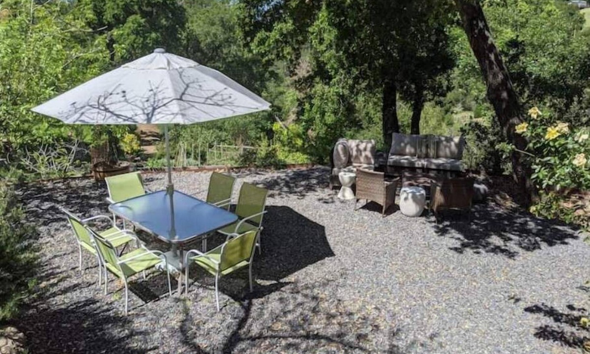 Cloverdale Cottage | Asti Ridge Ranch - Private One Bedroom Cottage