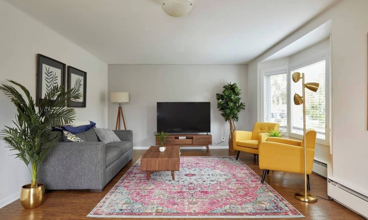 West Woodland House | Ballard Hot Tub Retreat + Fenced Yard + Walk to Cafes Dining & Breweries