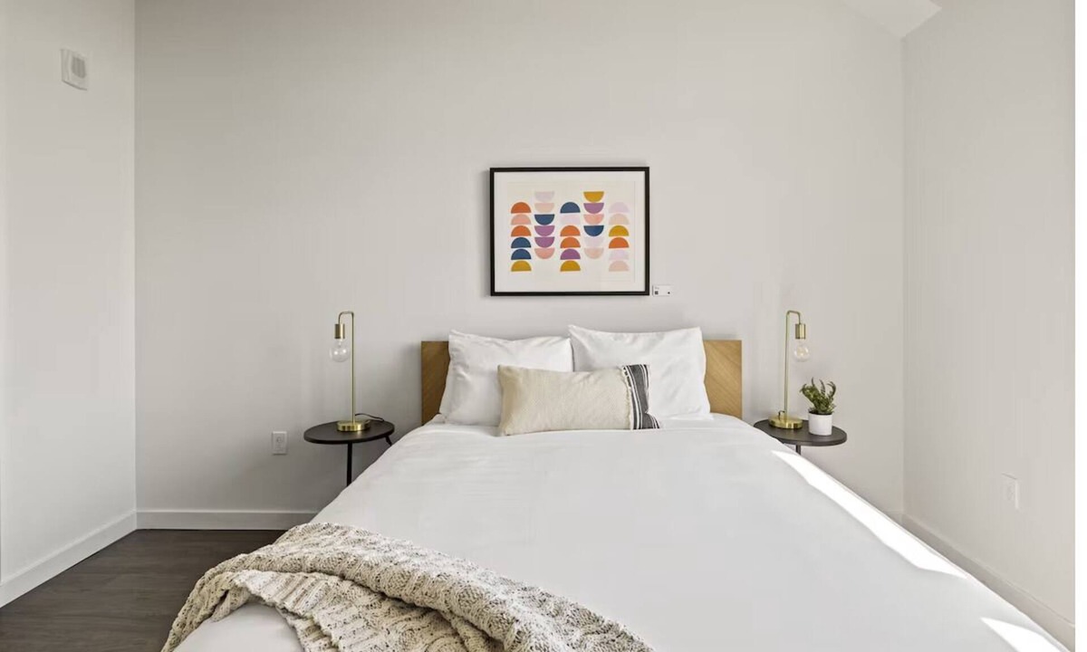 Bluemont Hotel | Ballston Apartment | Full Kitchens & Rooftop Access | Near Lincoln Memorial