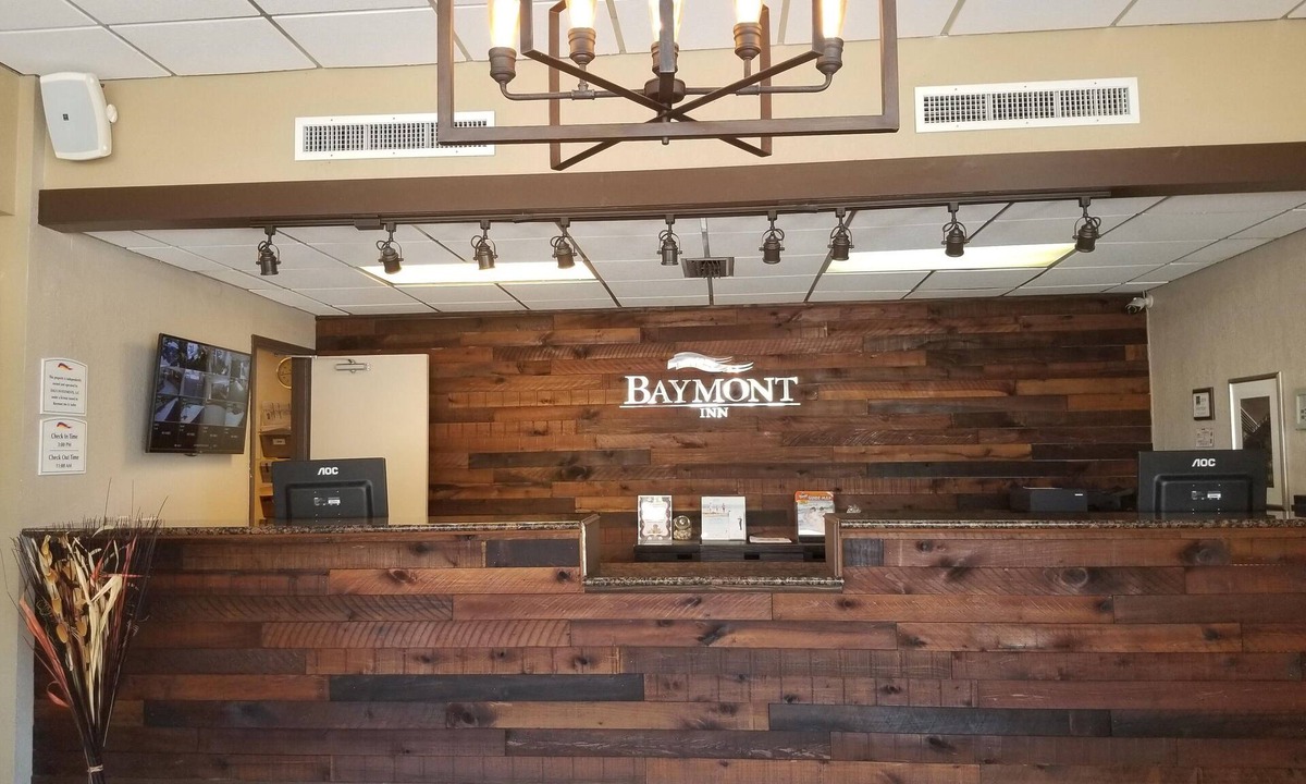 Arlington Park Hotel | Baymont by Wyndham Sarasota