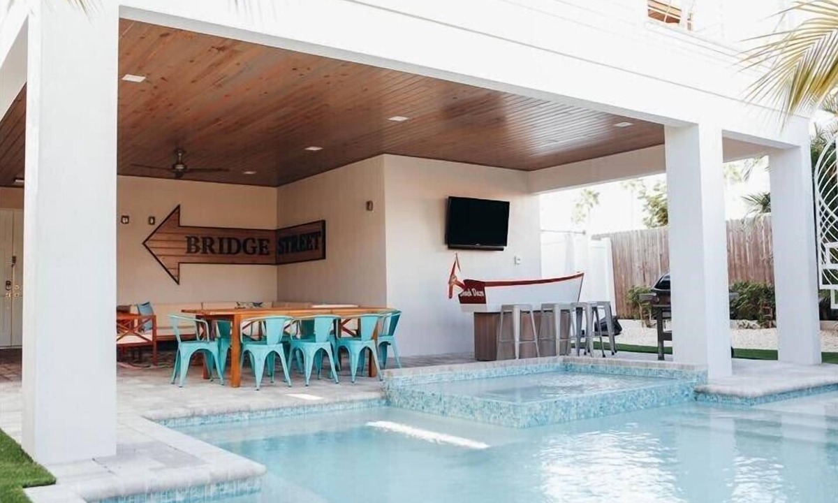 Bradenton Beach House | Beach Daze - 7 bedrooms short walk to beach with private heated pool & spa!