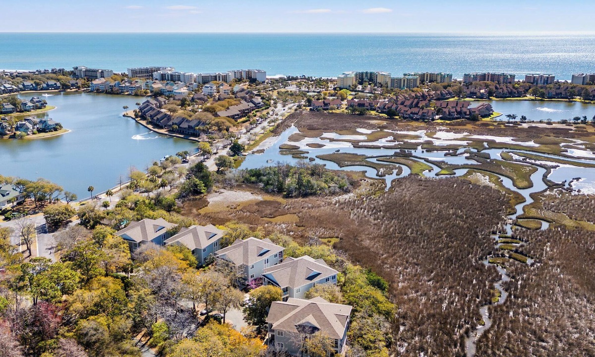 Litchfield by the Sea Villa | Beach villa in Litchfield by the Sea. Fish, bike, golf, & pools. Walk to ocean!