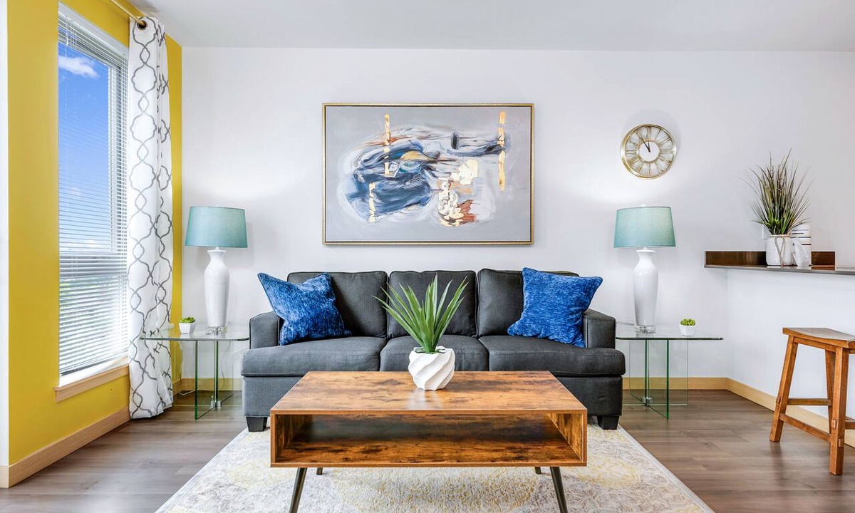 North Beacon Hill Apartment | Beacon Ave S 1BR - Balcony + City Views - Link Rail - Monthly Stays