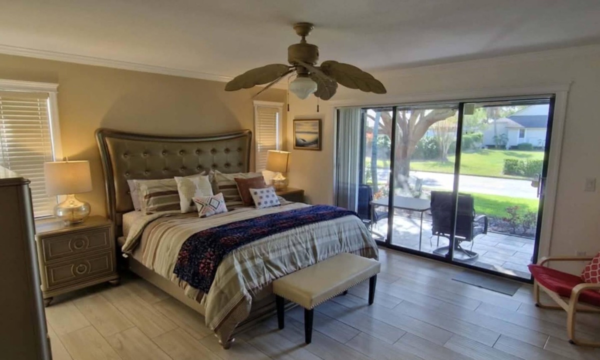 Sarasota Villa | BEAUTIFUL 2/2 VILLAS, KING BED, High speed Wi-Fi, Heated Pool and Jacuzzi!