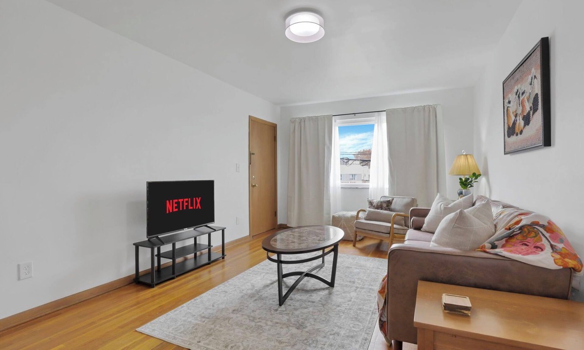 Sharon Heights Apartment | Beautiful 2-bedroom apartment with AC in vibrant Columbus