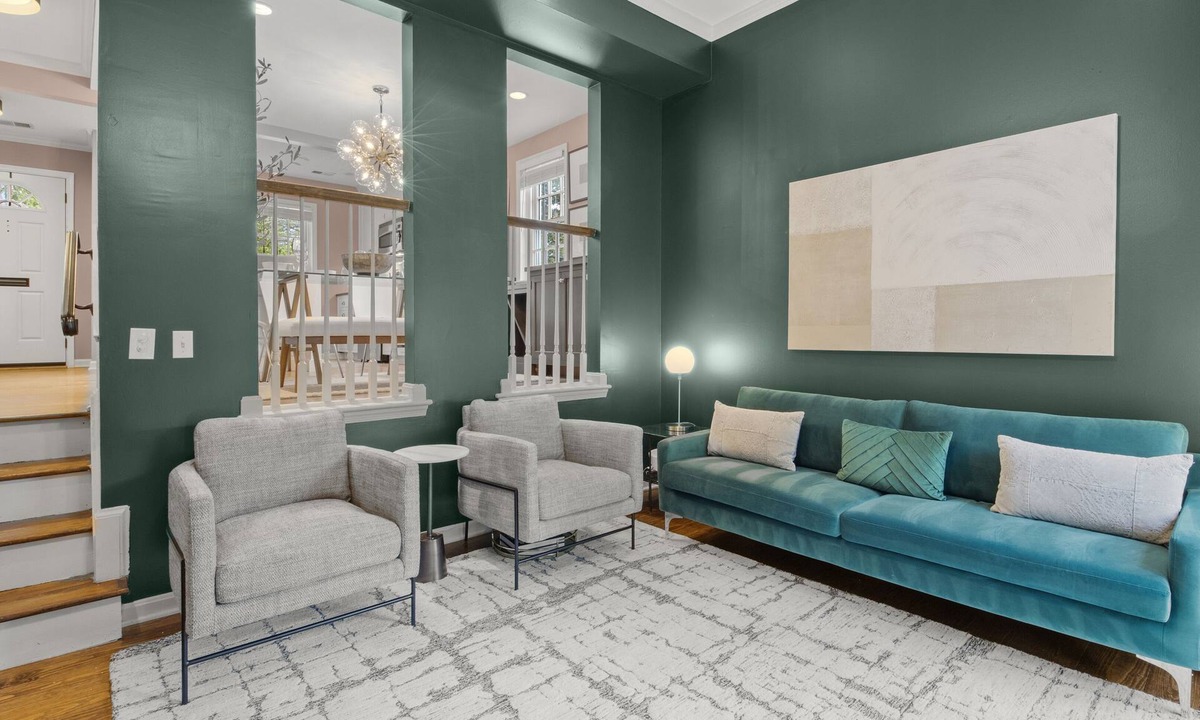 Old Town Alexandria House | Beautiful 3-Bdrm Home <> Park 2 Cars <> King Bed