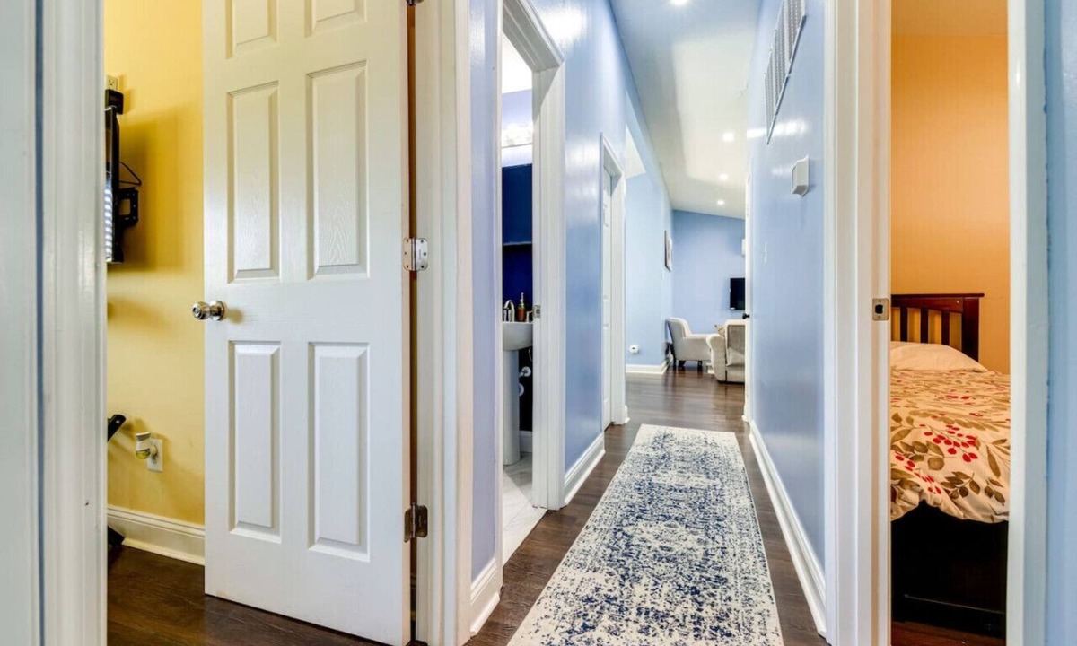 Alexandria West Apartment | Beautiful 3 bedrooms and 2 baths with free parking
